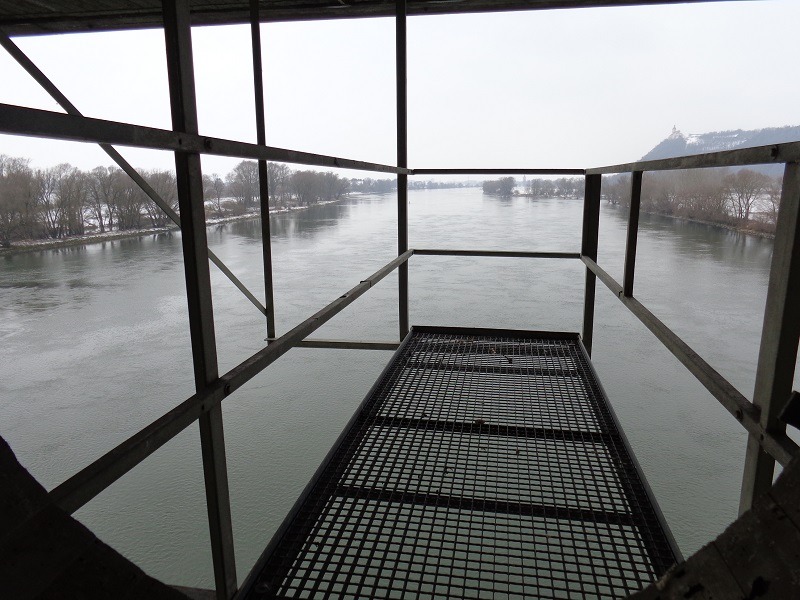 Außengalerie zu den Halteschienen für Trennschnitt 1