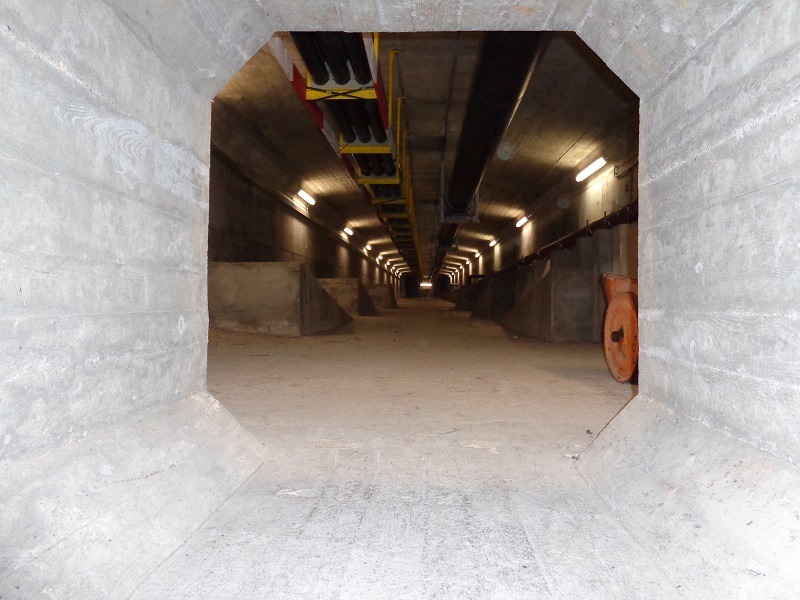 Zugang durch den Brückenhohlkasten